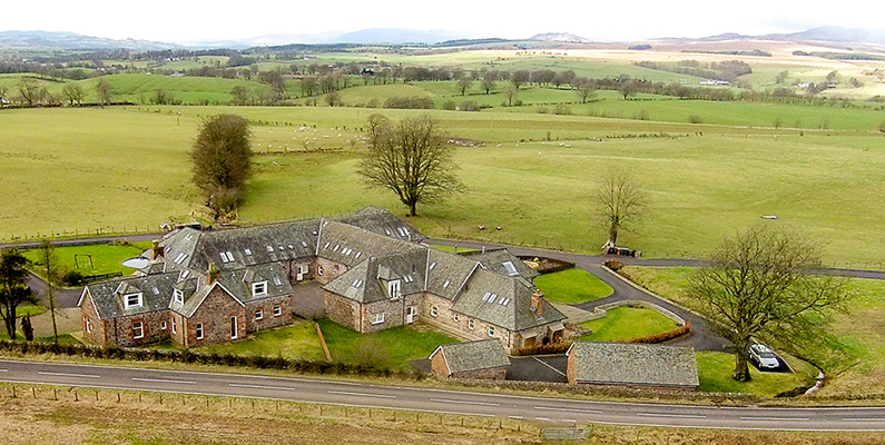 Balfron Hayloft - Sleeps 8+ 2, Freeview, Private Parking, Free Wifi Balfron Hayloft - Sleeps 8 + 2, Freeview, Private Parking, Free Wifi