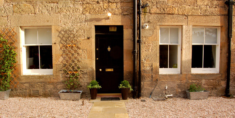 The Courtyard - Sleeps 10, Private Parking, Sky TV, Wifi, 4 Star STB rating, Disabled Access The Courtyard - Sleeps 10, Private Parking, Sky TV, Wifi, 4 Star STB rating, Disabled Access